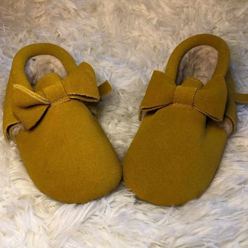 Monkey feet Yellow Bow Kids Shoes - Picture 1 of 16